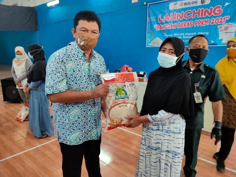 Bulog Bekerjasama dengan Dinsos Salurkan Bantuan Beras