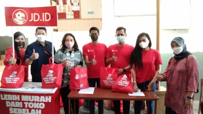 Bantu Warga Semarang Terdampak Covid-19 