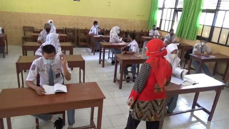 Siswa Antusias, SMAN 1 Karangdowo Klaten Latihan Simulasi PTM Terbatas