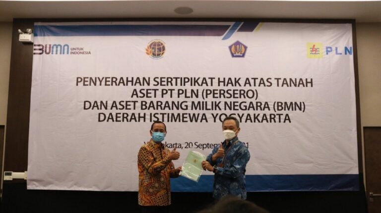BPN Serahkan 171 Sertifikat Aset PLN UIT JBT