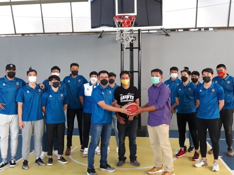 Efri Meldy Hengkang, Tim Basket UKSW Dilatih Jerry