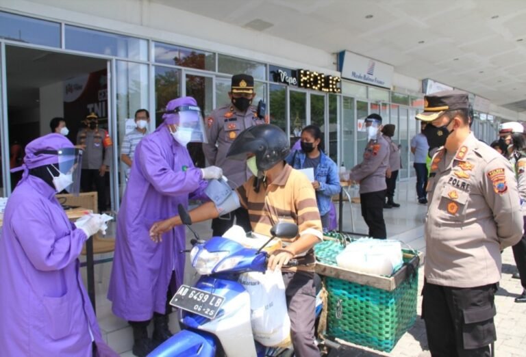 Permudah Vaksinasi Masyarakat, Polres Sukoharjo Giatkan Drive Thru