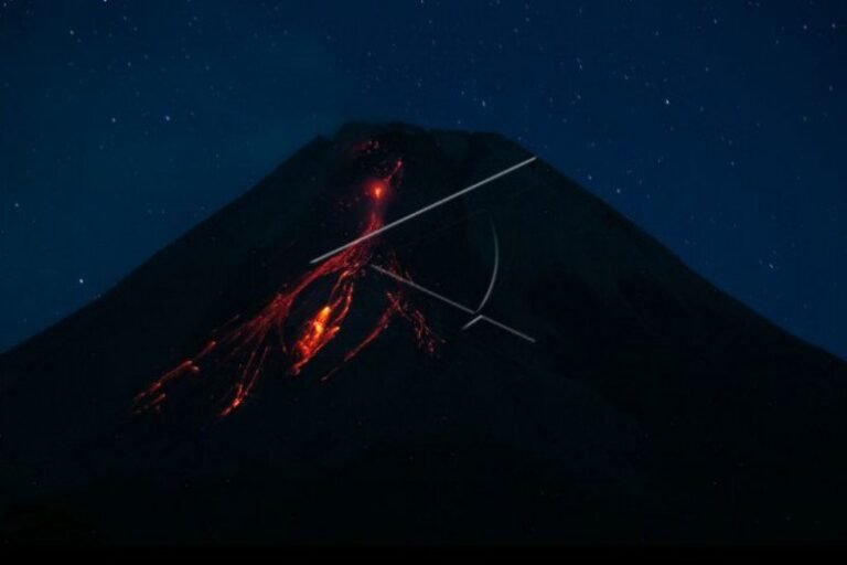 Merapi Luncurkan 18 Kali Lava Pijar