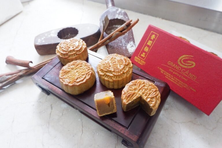 Mid-Autum Fest Sajikan Mooncake Spesial