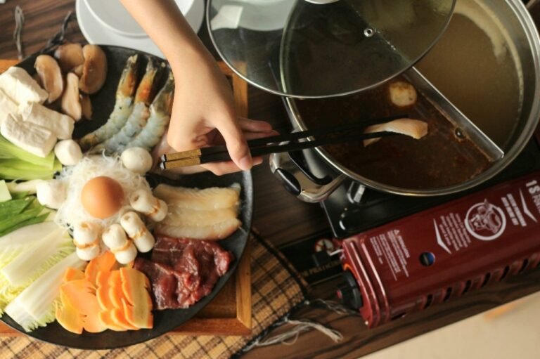 Sajikan Steamboat, Menu Berkuah Khas Tiongkok