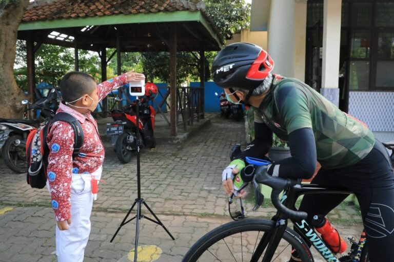 Pastikan PTM Berjalan Baik, Ganjar Titip Pesan Ini Pada Guru