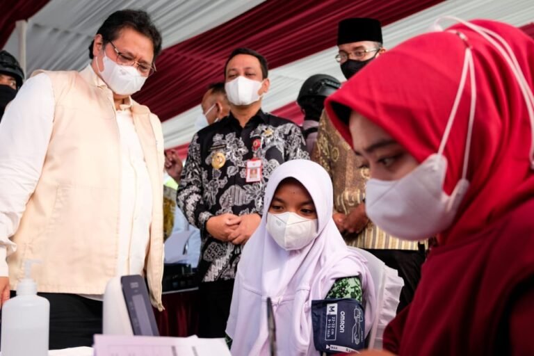 Menko Airlangga: Pemerintah Terus Kebut Vaksinasi