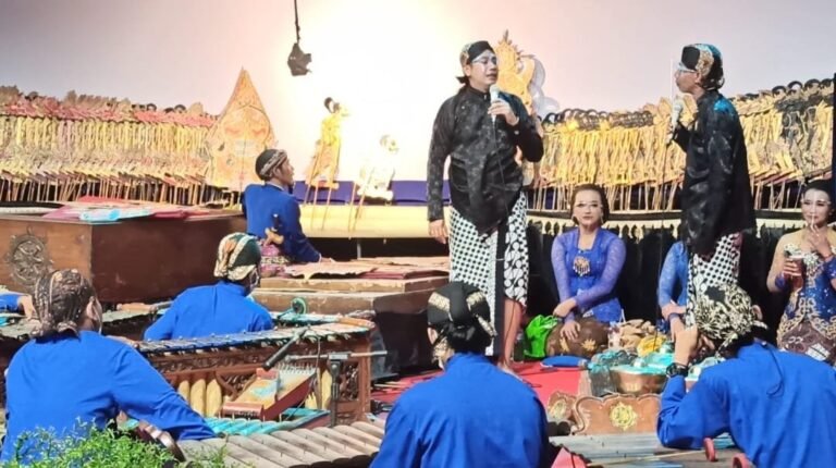 Sosialisasi TV Digital Melalui Pentas Wayang Kulit