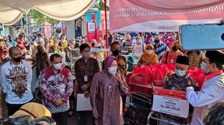 Risma Soroti Keterlambatan Penyaluran Bansos di Semarang Raya