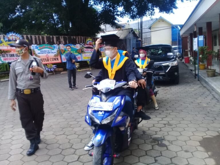 Ortu Wisudawan UNW Ungaran di Luar Pulau Kesulitan Syarat Naik Pesawat