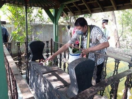 Disebut jadi Salah Satu Calon Penerus Tahta Pura Mangkunegaran, KRMH Roy : Hehehe… Nanti Saja