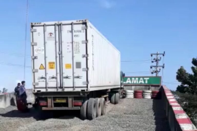 Nyaris Celaka, Trailer Berhasil Masuk Jalur Penyelamat Paguyangan