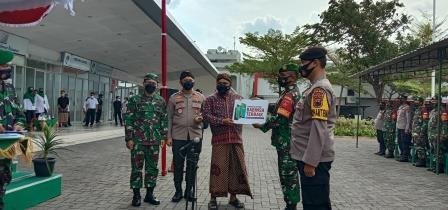 Gus Nabil Beri Penghargaan Babinsa dan Bhabinkamtibmas di Sukoharjo