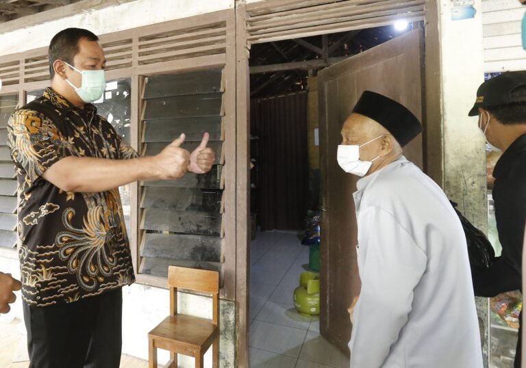 Datangi Warga, Hendi Kejar Target Vaksinasi