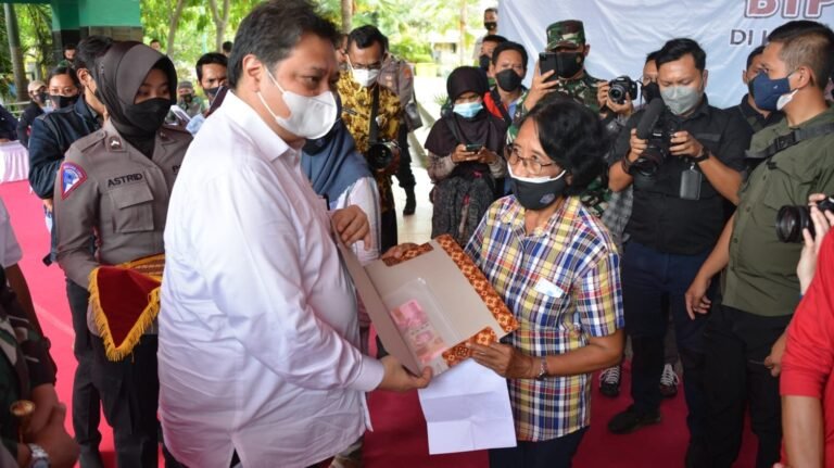 Menko Airlangga: Bantuan Tunai PKL dan Warung di Provinsi NTB Paling Cepat dan Tepat Sasaran