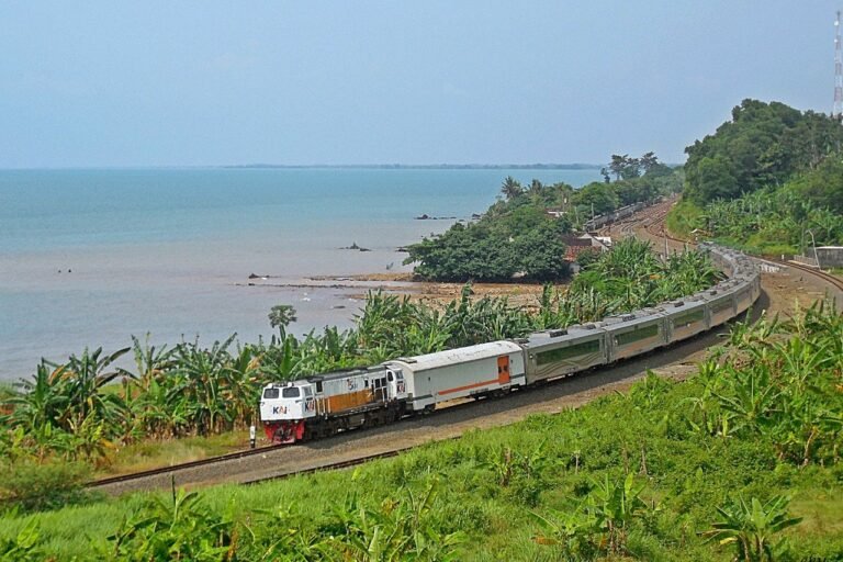 Anak Usia di Bawah 12 Tahun Diperbolehkan Naik Kereta Api