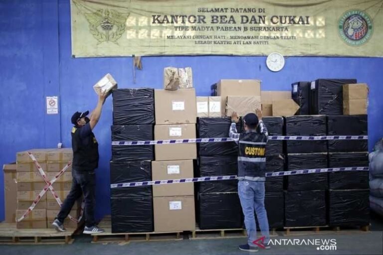 Grebek Rumah Elite di Sukoharjo, Bea Cukai Amankan Jutaan Batang Rokok Ilegal