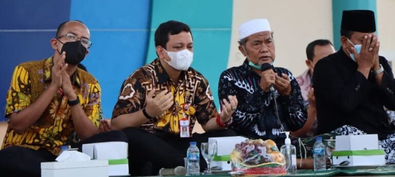 Selamatan Iringi Proyek Triliunan