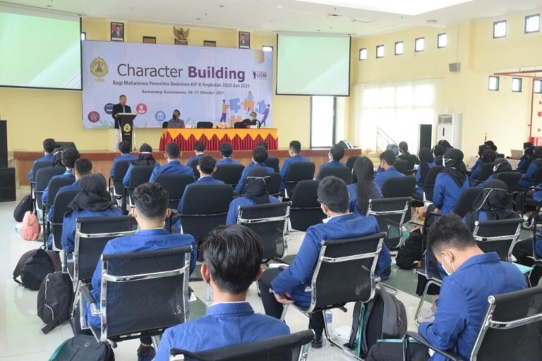 USM Gelar Caracter Building Mahasiswa Penerima Beasiswa KIP-K