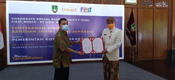 Bantuan Sosial #BerbagiTanpaBatas Perkuat Eksistensi First Media di Kota Surakarta
