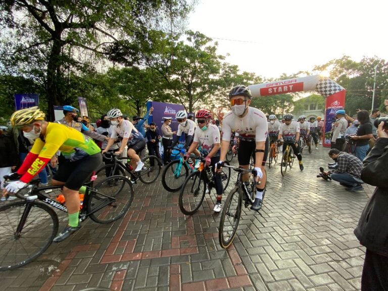 Ganjar dan Gibran Pimpin Bersepeda 120 Km