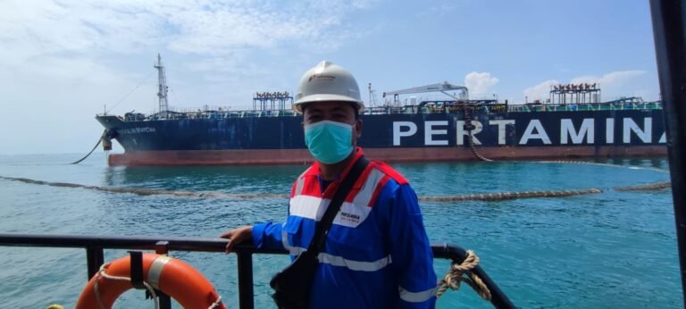 Siaga 24 Jam, Menantang Ombak dan Angin