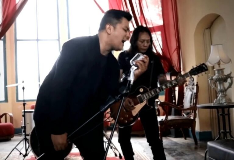 Luncurkan Single Perdana ” Sakit Dunia “