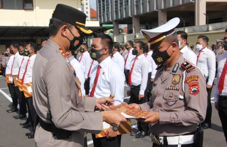 33 Personil Polres Semarang Berprestasi Terima Penghargaan