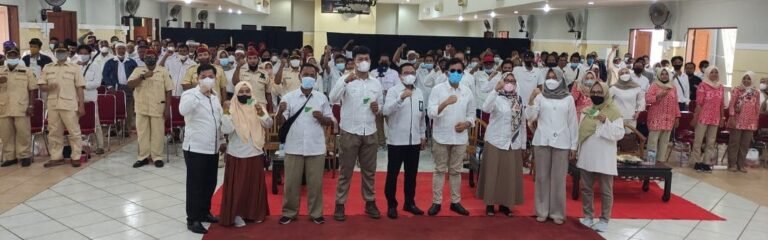 Bagikan Sembako dan Vaksinasi Massal