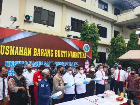 Polrestabes Semarang Musnahkan 8,4 Kg Sabu
