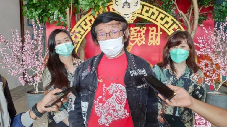 Imlek 2573 Klenteng Kwan Sing Bio Tuban Hadirkan Patung Macan Raksasa