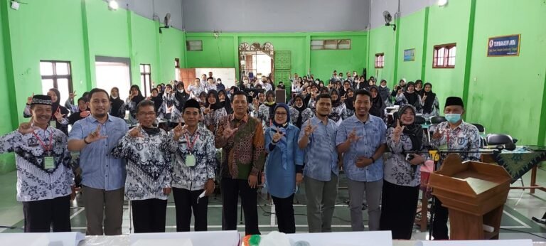 PGRI Selopampang Sukses Gelar Pelatihan Guru Menulis Artikel