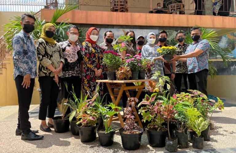 Sedekah Tanaman Dukung Penghijaun