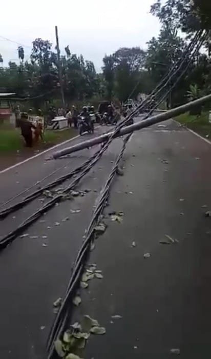 Respon Cepat PLN Pulihkan Gangguan Listrik Akibat Cuaca di Pemalang 