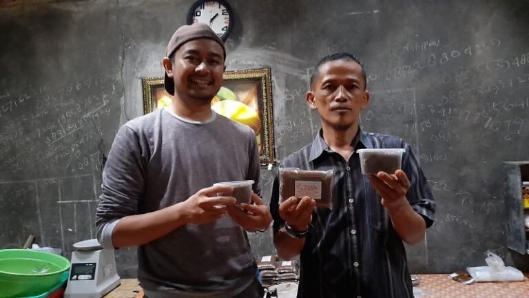 Omset Usaha Sambel Kacang Meningkat Berkat “UMK Berdaya”