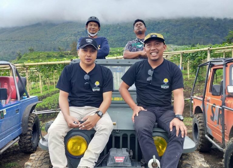 HIPMI Karanganyar Kenalkan Keindahan Alam Lereng Lawu dengan Jeep Adventure