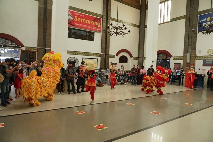 Sambut Imlek, KAI Suguhkan Atraksi Barongsai