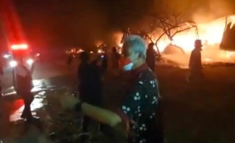 Ganjar Ingatkan Warga yang Padati Lokasi Kebakaran Relokasi Johar