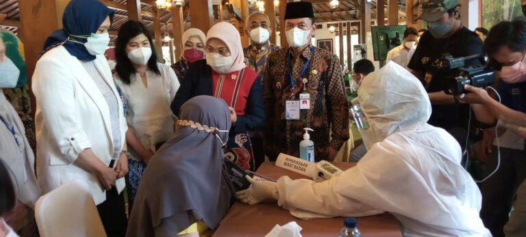 500 Pekerja Perempuan di Sido Muncul Diperiksa IVA