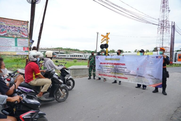 KAI Tutup Akses Perlintasan Alastua Semarang