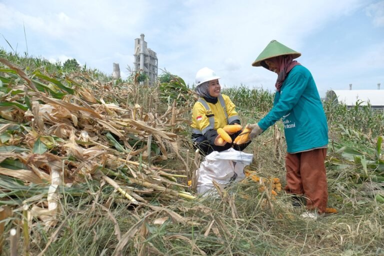 361 Petani Sanggem Garap Lahan Semen Gresik di Rembang
