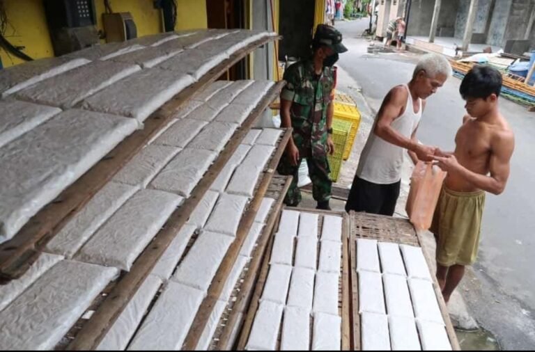 Tak Ikut Mogok, Perajin Tempe Semarang Tetap Produksi
