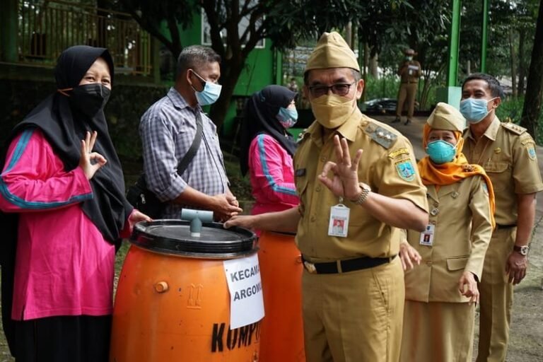 Wawali Salatiga Apresiasi Tenaga Kebersihan