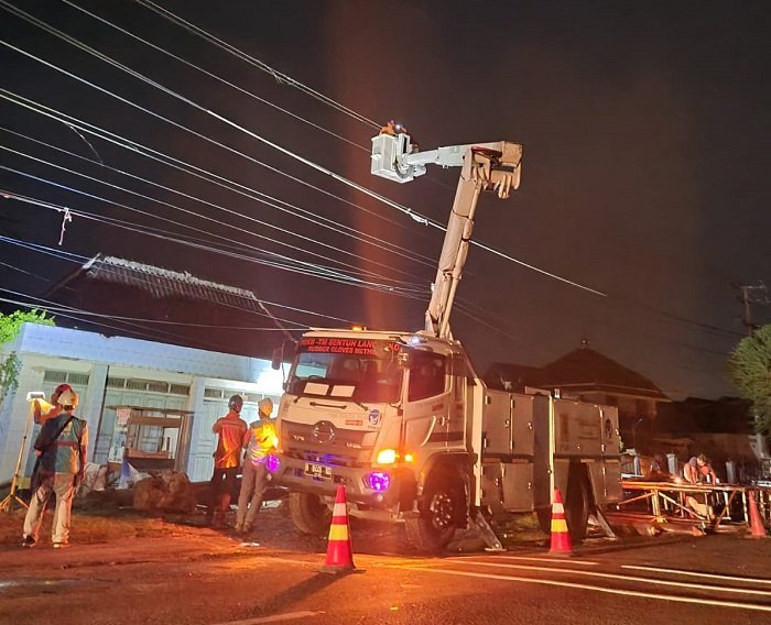 PLN Pulihkan Gangguan Listrik Akibat Cuaca di Kabupaten Sragen