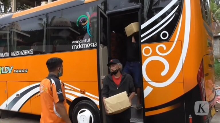 Ganjar Sewa Dua Bus Pulangkan Warga Wadas dari Polres