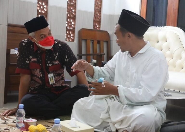 Gus Baha Puji Gaya Ganjar, Hormati Kakek Istrinya Yakni Kiai Hisyam