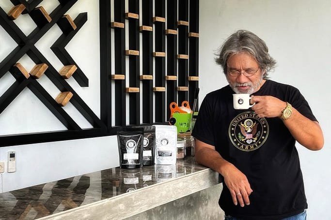 Darwis Triadi : Kopi Robusta Lanang Pahitnya Khas