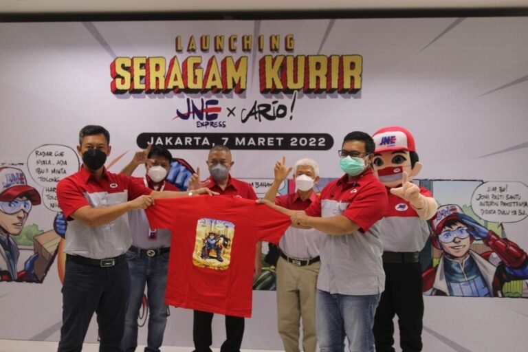JNE Resmikan Seragam Baru Kurir