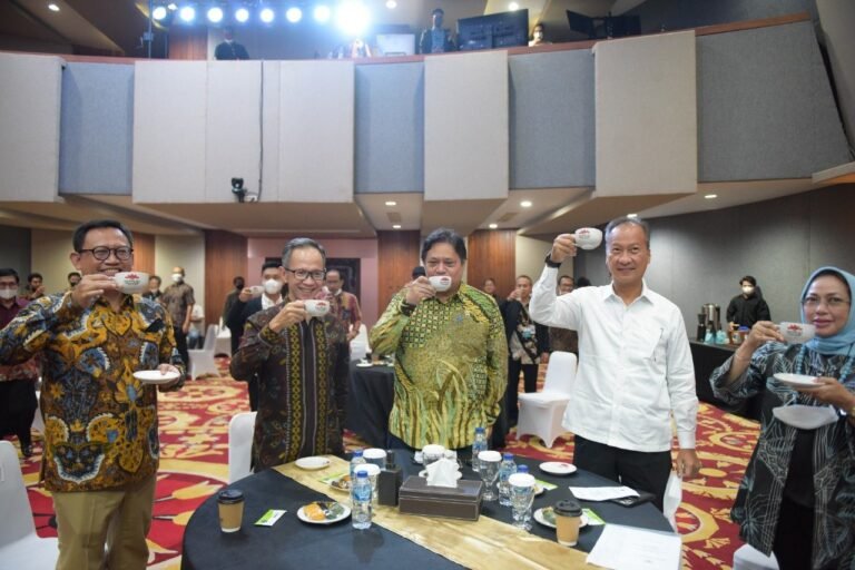 Menko Airlangga Apresiasi Brand Kopi Lokal yang Melantai di Lantai Bursa