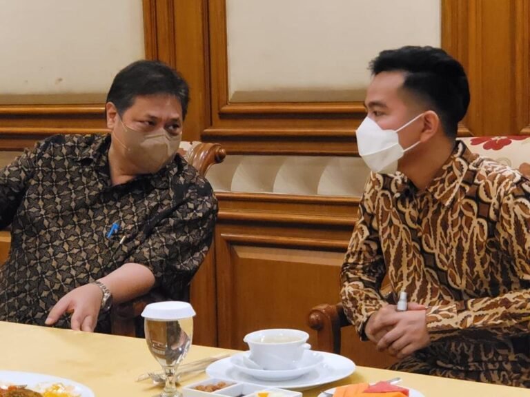Menko Airlangga Resmikan Sentra Demang Toenthoer di Solo